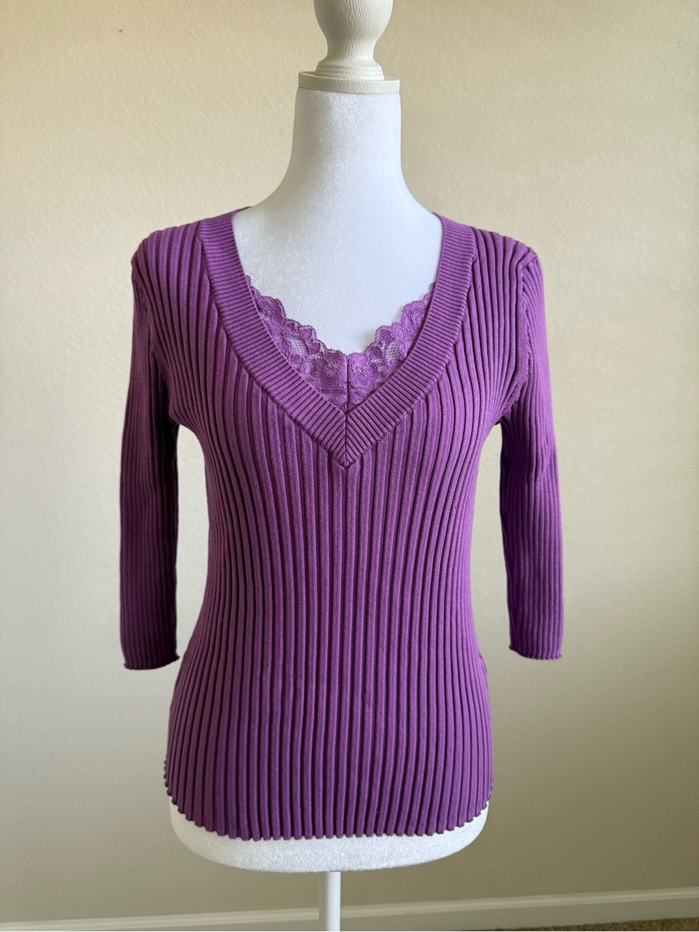 august silk Purple Ribbed V-Neck Top with Lace Inset Medium NWOT